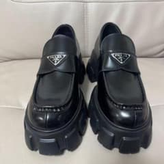 PRADA 厚底ローファー 光沢牛革 トライアングル サイズ 41のサムネイル