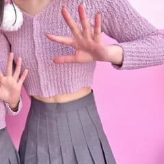 長袖ピンクニットのサムネイル