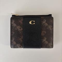 COACH二つ折り財布のサムネイル