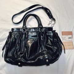 保証書有美品！miumiu VITELLOLUX 2WAYbag 黒 保証書有美品！miumiu VITELLOLUX 2WAYbag 黒 - メルカリ