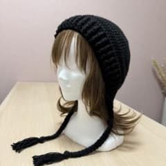 ハンドメイド　ニット帽　黒　バラクラバ　ボンネット　三つ編みのサムネイル