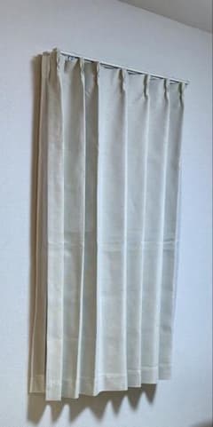 ニトリ カーテン 100X135cm 4枚セットのうちの2枚だけ(未使用)のサムネイル