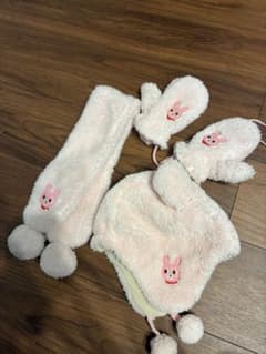 [미품]미키 하우스 토끼 머플러 장갑 모자 1-2세