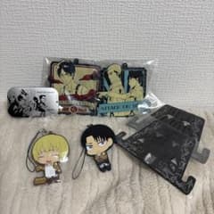 【まとめ売り】進撃の巨人 ラバーストラップ 4点チャームセット リヴァイエレンのサムネイル