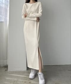 Louere ファスナースリットIラインカットワンピースのサムネイル