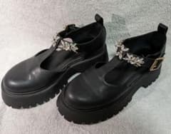 ZARA ビジュー付き Tストラップ 厚底ローファー 黒 サイズ38（24㎝）のサムネイル