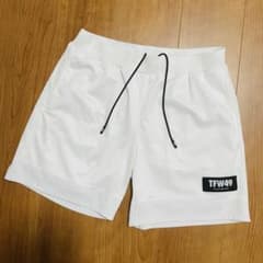 新品❤️TFW 49ホワイト ショートパンツ TFW49 ショートパンツ ホワイト L ゴルフ ハーフパンツ - メルカリ