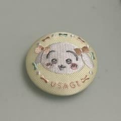 うさぎ　ちいかわ　刺繍缶バッジビスケット2　缶バッチのサムネイル