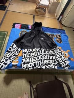 THE NORTH FACE 総柄ナイロンパーカーのサムネイル