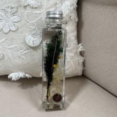 ハーバリウムボトル 四角形 自然植物のサムネイル