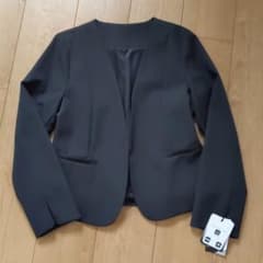 ノーカラージャケット　新品　ブラック　オンワードのサムネイル