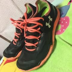 アンダーアーマー シューズのサムネイル