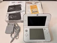 New Nintendo 3DSLL パールホワイト　充電コード付のサムネイル