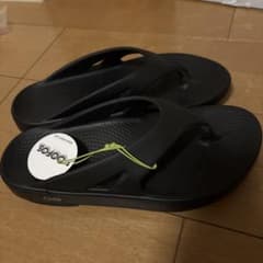 新品未使用タグ付きOOFOS ブラック　M8/W10