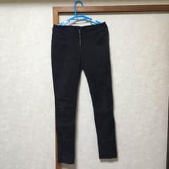 黒 花柄パンツのサムネイル