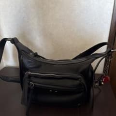 zaraレザーショルダーバッグのサムネイル
