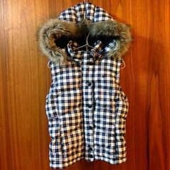 お値下げ中☆Aeropostale【エアロポステール】フード付ベストのサムネイル