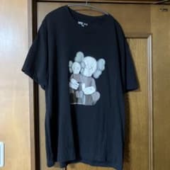 UT KAWS Tシャツ 黒　XXLのサムネイル