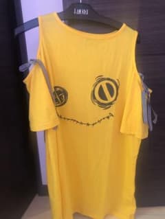 なも。様専用NieR 黄色 Tシャツ チュニックのサムネイル
