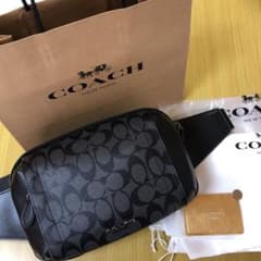 コーチ　ボディバックのサムネイル