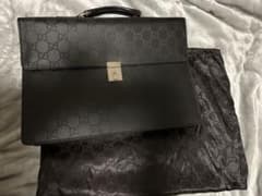 GUCCI ビジネスバッグ　ロゴ入りのサムネイル