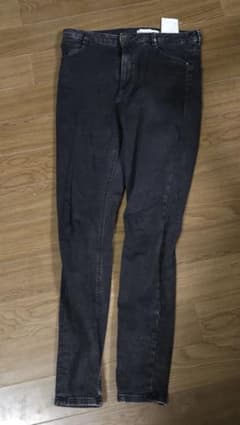 ⑧Bershkaデニム黒のサムネイル