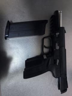 東京マルイ FN Five-seveN ガスガン 本体＋マガジン3本 - メルカリ