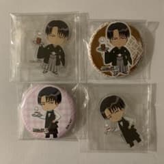 進撃の巨人 キャラウムカフェ リヴァイ アクスタ 缶バッジ 4点セット