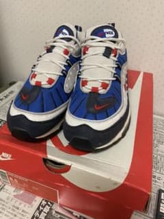 スニーカーのサムネイル