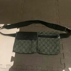 GUCCIのボディバッグのサムネイル