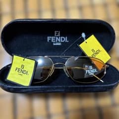 【新品・未使用】FENDI (フェンディ)サングラス タグ付き