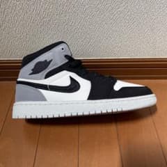 Nike Air Jordan 1 Midのサムネイル