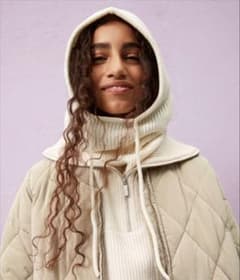 H&M  ニット　バラクラバ　クリーム色のサムネイル