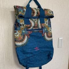 アディダス　リュックのサムネイル