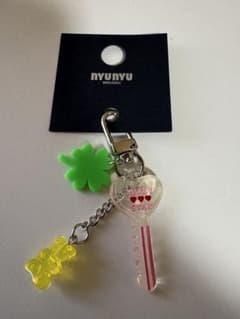 nyunyu キーホルダー クローバーのサムネイル