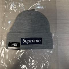【新品未使用】Supreme ニット帽 グレー World Famous刺繍のサムネイル
