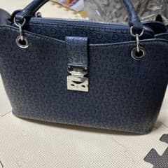 GUESS ネイビー ショルダーバッグのサムネイル