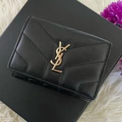 極美品✨サンローラン　三つ折り財布　キルティング　Yステッチ　YSLロゴ金具 極美品✨サンローラン 三つ折り財布 キルティング Yステッチ YSLロゴ