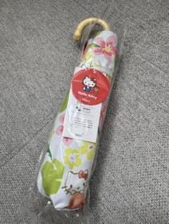 WPC×ハローキティ 100%完全遮光 UPF50+ 晴雨兼用折り畳み傘のサムネイル
