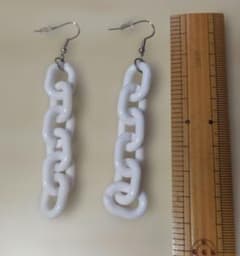 ホワイト チェーンピアス 【軽量】のサムネイル