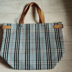 Burberryチェック柄 水色トートバッグ - メルカリ