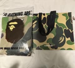 新品未使用　ショッパー付き　A BATHING APE ニット　定価39,800のサムネイル