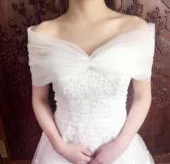 ホワイトオフショルダードレスのサムネイル