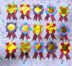 ​【ハンドメイド】折り紙 メダル 15個セット 裏面両面テープ付き ラッピングのサムネイル