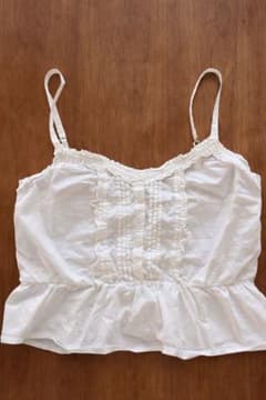 BRANDY MELVILLE フリルキャミソール ホワイトのサムネイル