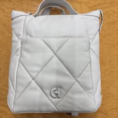 最終値下げ　超美品　COLE HAANレザーキルティングリュック 白 最終値下げ 超美品 COLE HAANレザーキルティングリュック 白 - メルカリ