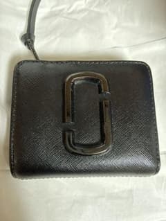 マークジェイコブス 二つ折り財布　黒　オールブラックのサムネイル