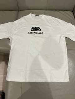 9月限定セール完売品メルカリ最安値BALENCIAGA ロゴ Tシャツ ホワイト BALENCIAGA ホワイト Tシャツ XL - メルカリ