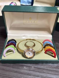 GUCCI ベゼル　バングルウォッチ カラフルリング付きのサムネイル