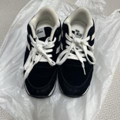 黒スニーカーのサムネイル